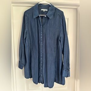 Foxcroft button down tunic with side pockets!